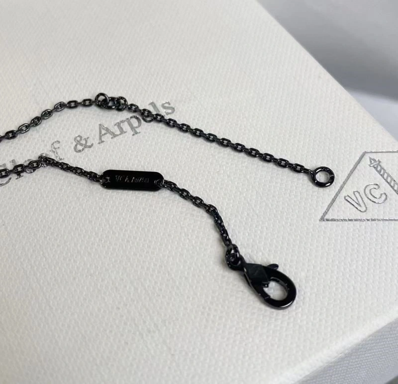Vca Necklaces Snug 254506
