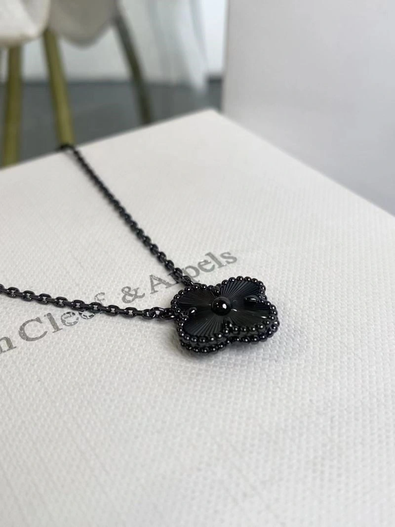 Vca Necklaces Snug 254506