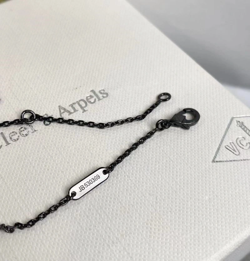 Vca Necklaces Snug 254506