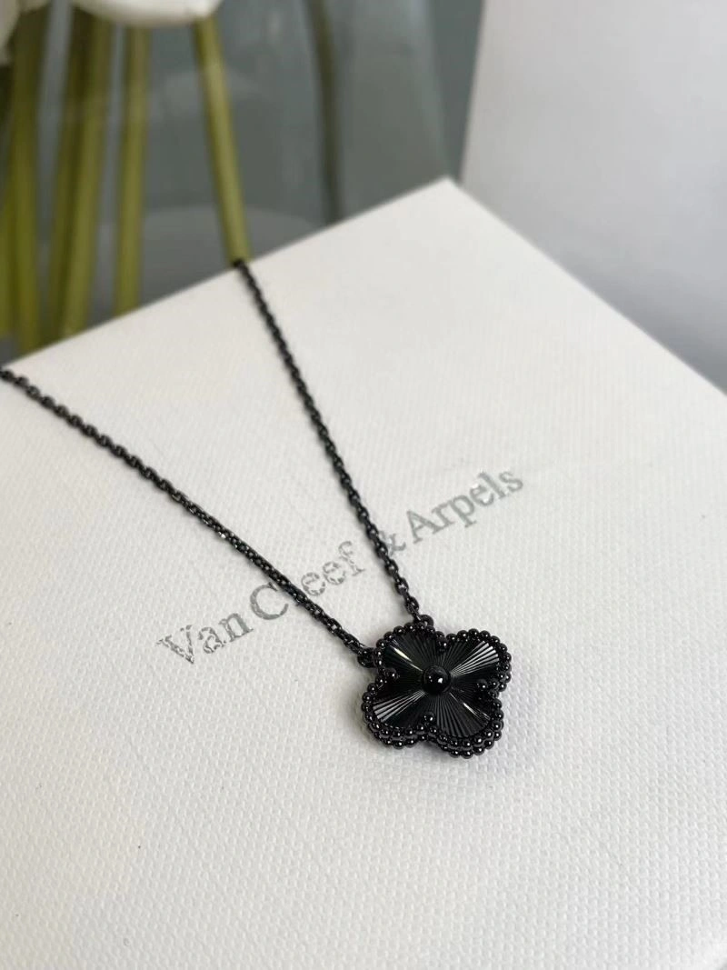 Vca Necklaces Snug 254506