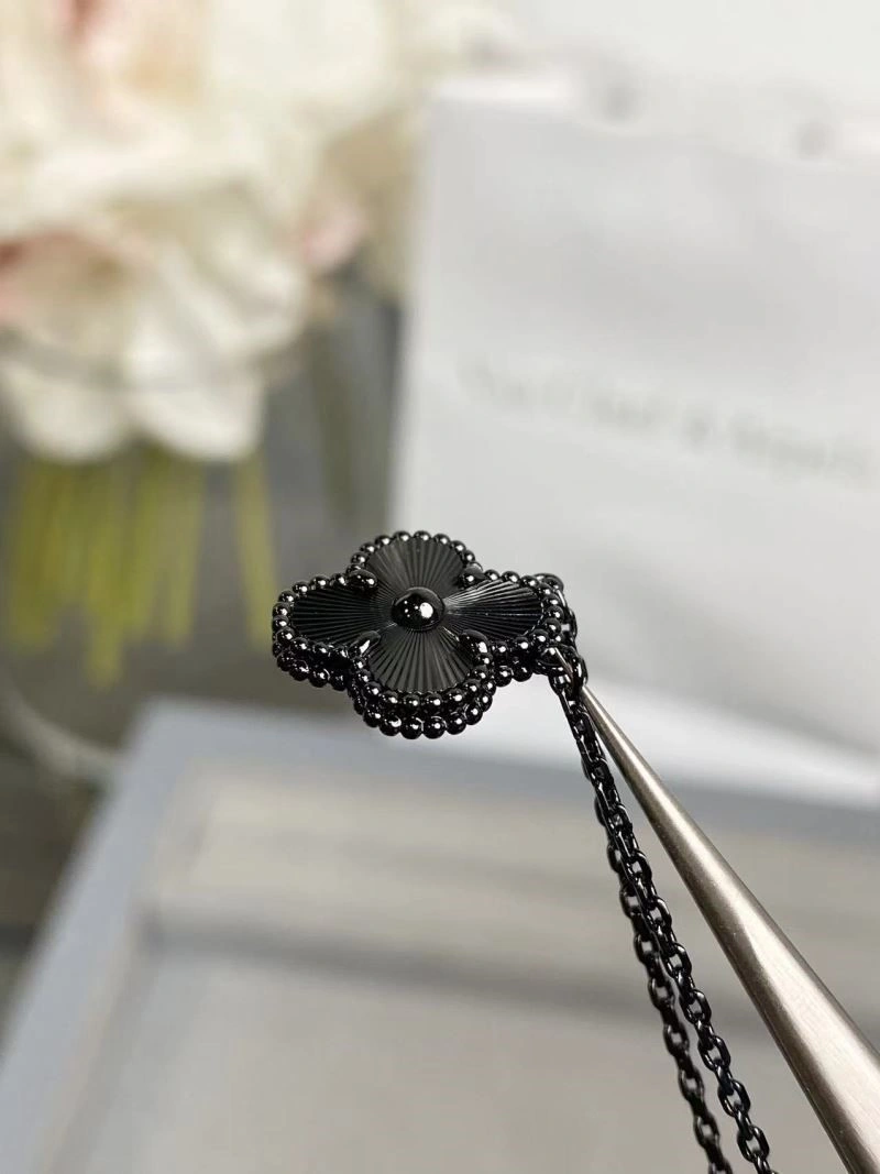 Vca Necklaces Snug 254506
