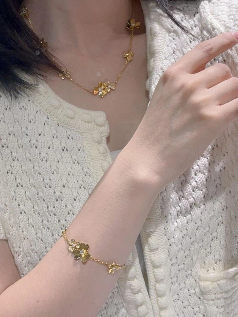 Vca Necklaces FashionForward 254365