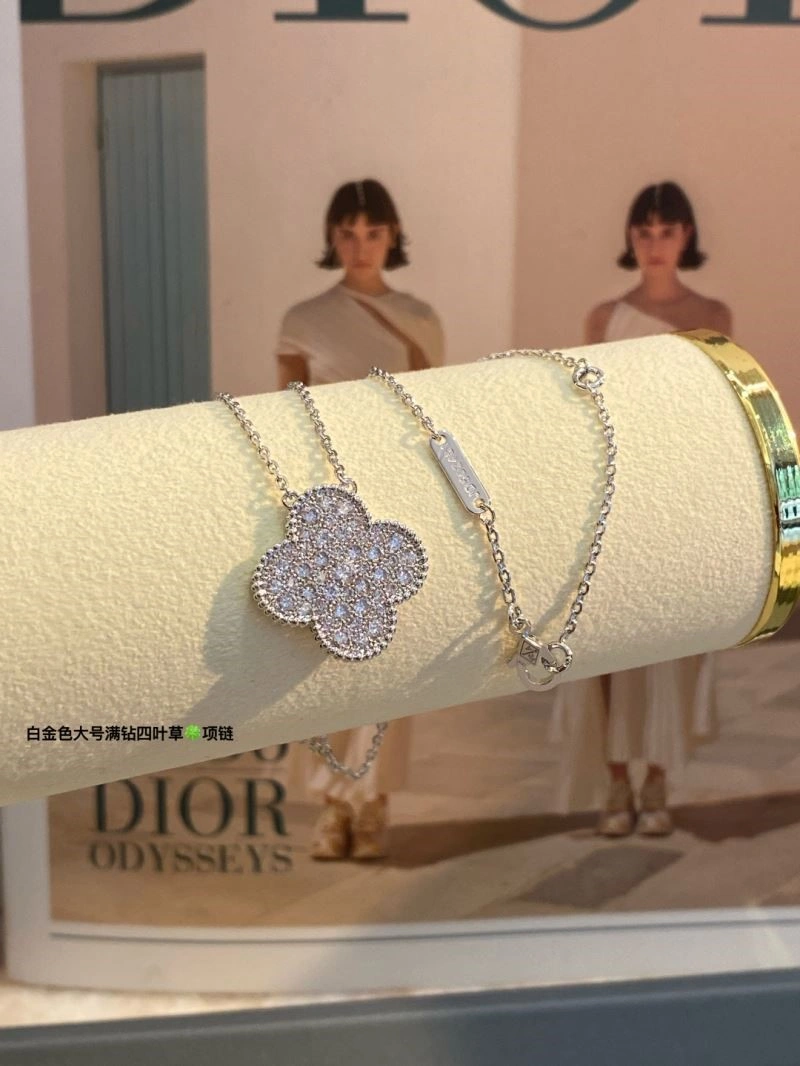 Compact Vca Necklaces 254363