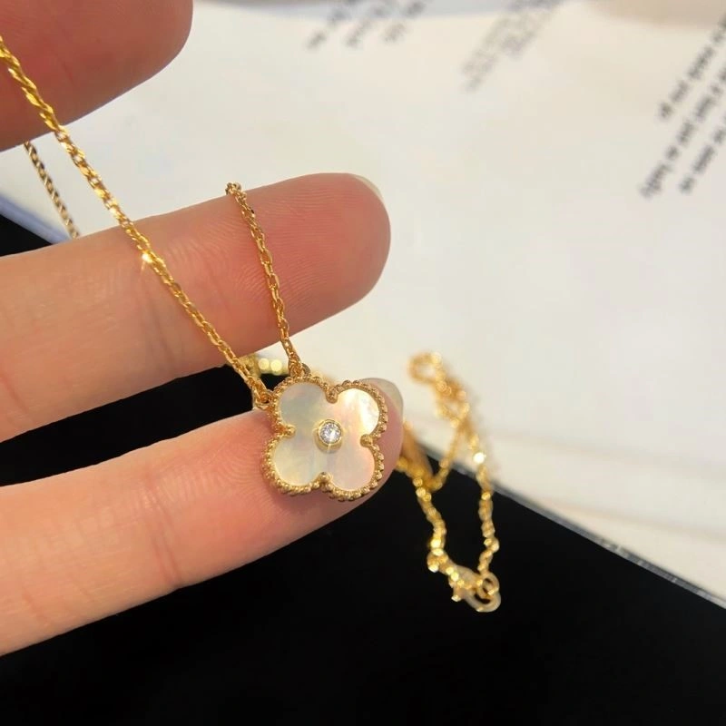 Vca Necklaces Supportive 254325