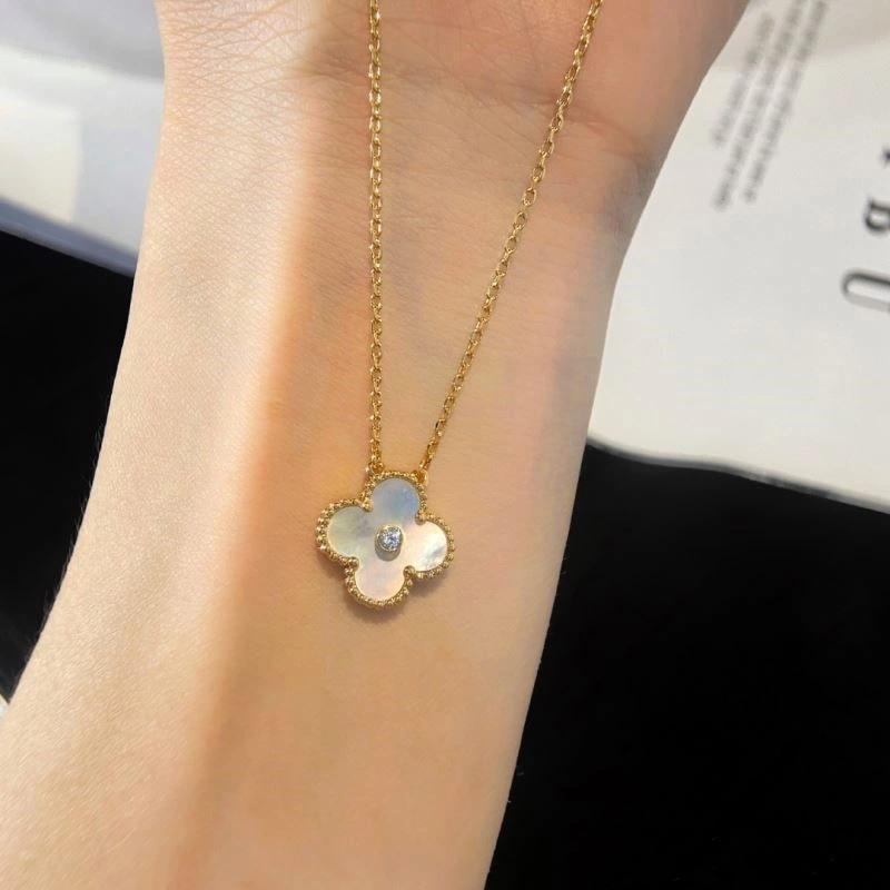 Vca Necklaces Supportive 254325