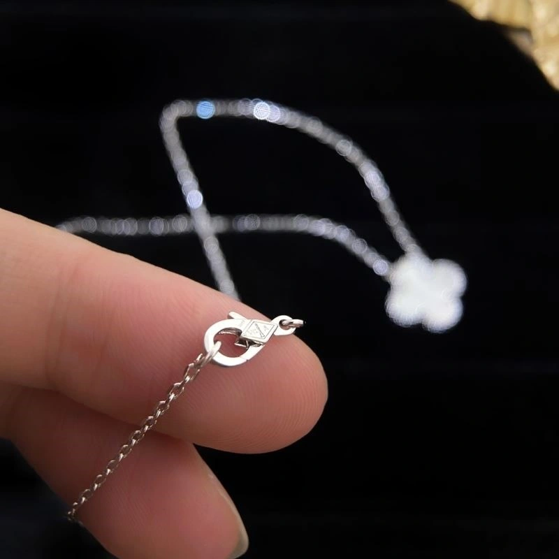 ZipUp Vca Necklaces 254356