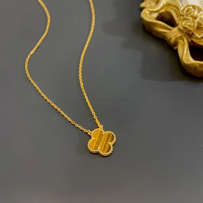 Supportive Vca Necklaces 254340
