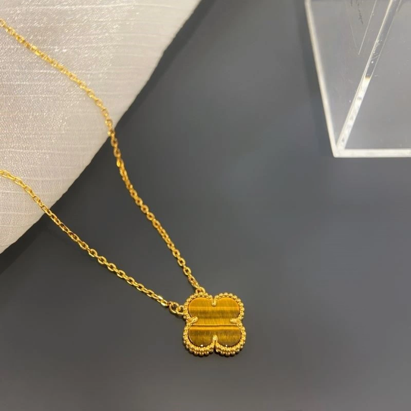 Supportive Vca Necklaces 254340