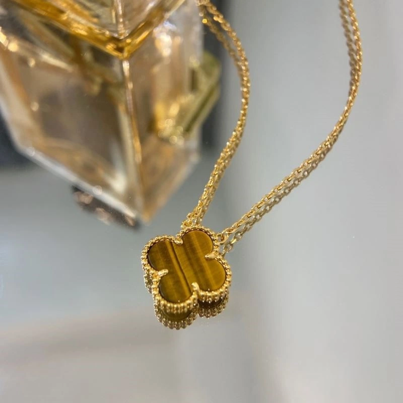 Supportive Vca Necklaces 254340
