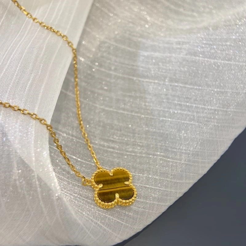 Supportive Vca Necklaces 254340