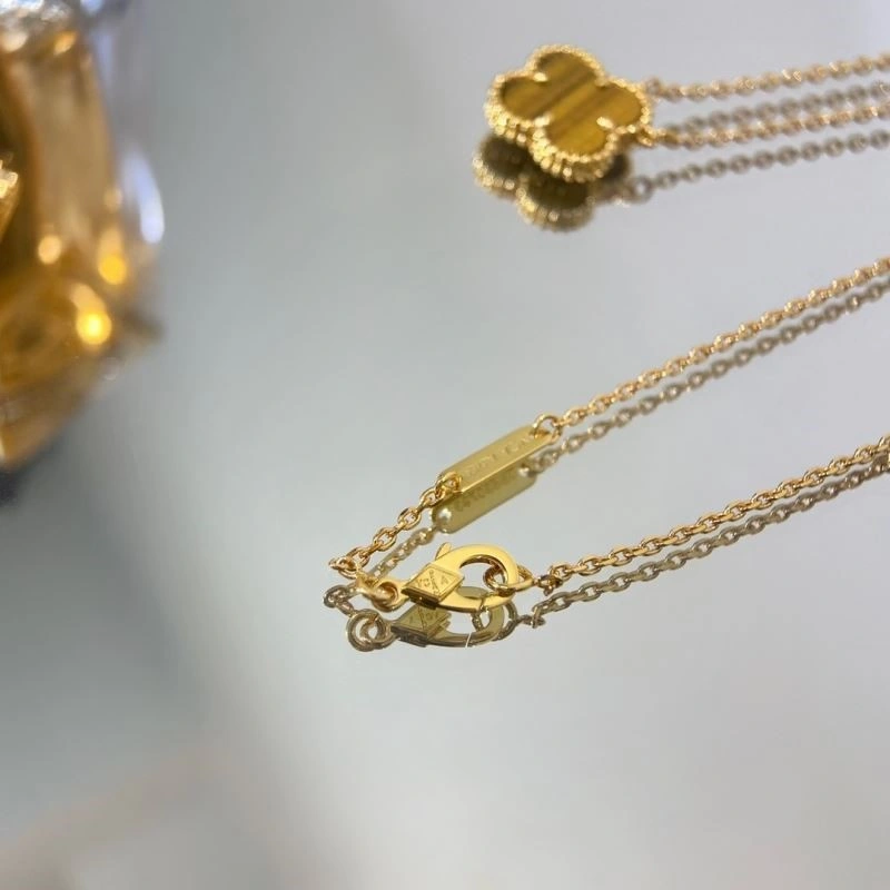 Supportive Vca Necklaces 254340