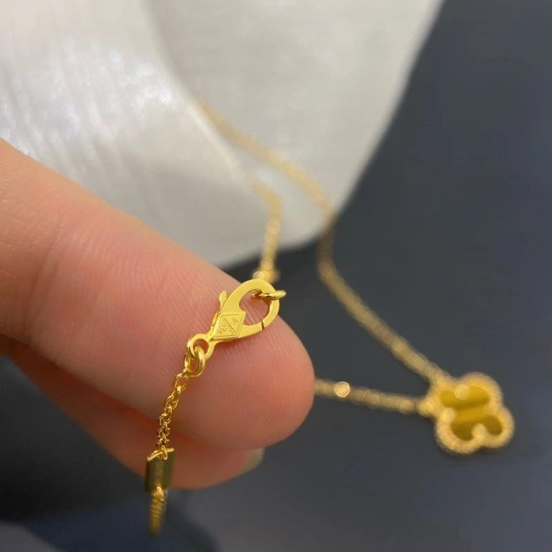 Supportive Vca Necklaces 254340