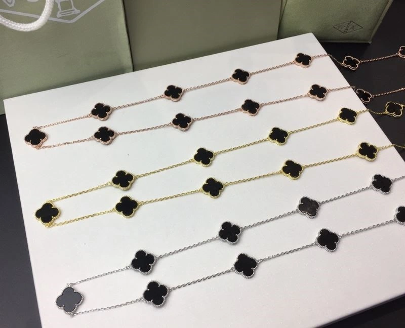 Snug Vca Necklaces 254346