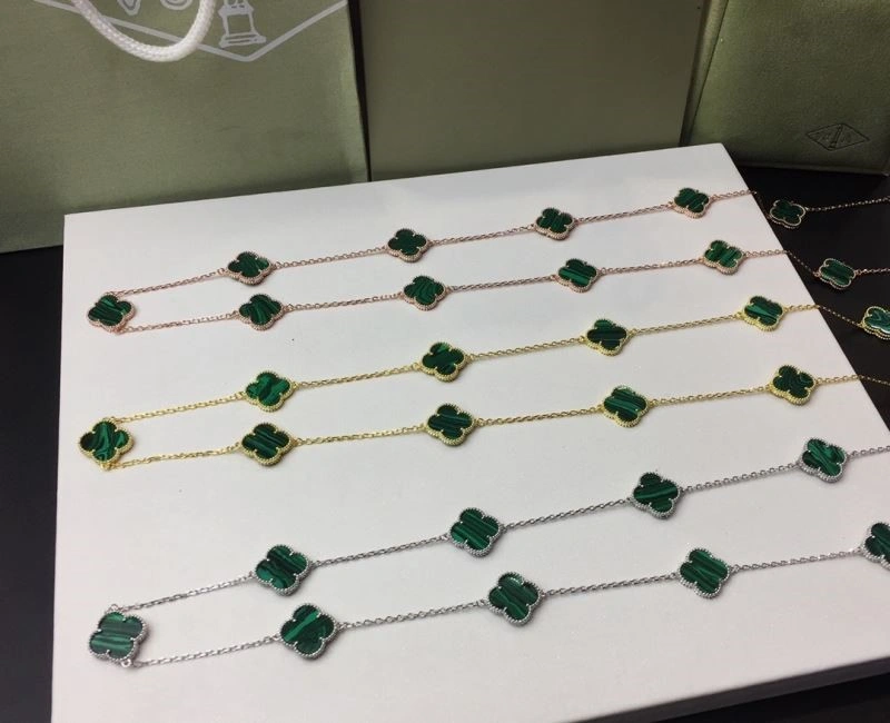 Snug Vca Necklaces 254346