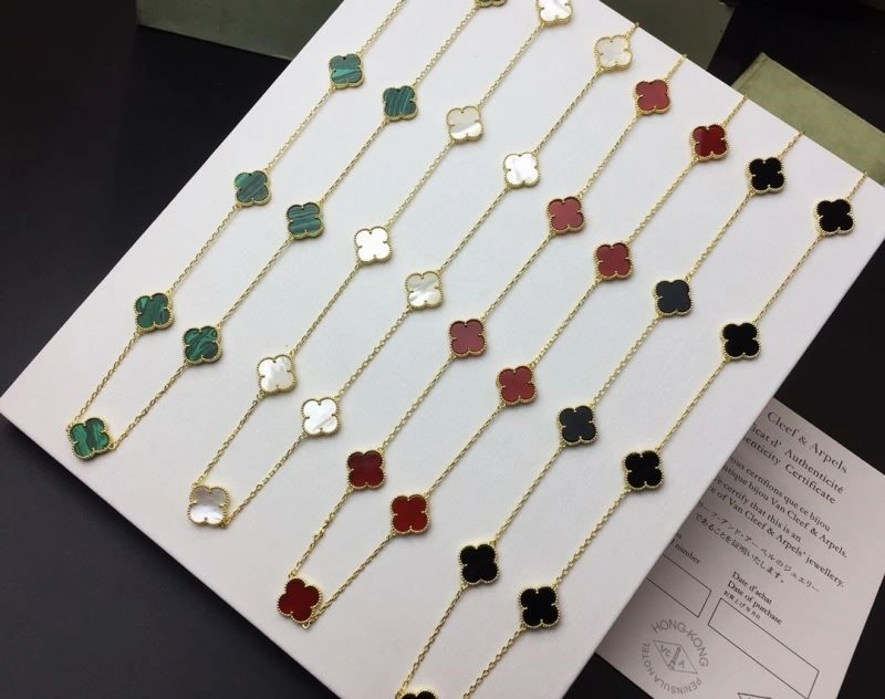 Snug Vca Necklaces 254346