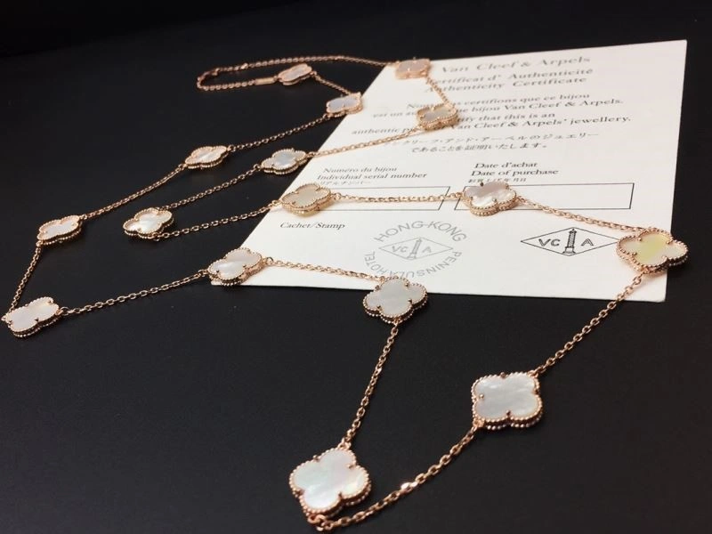 Snug Vca Necklaces 254346