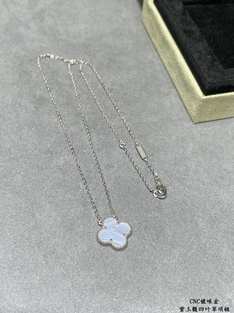 SunProtective Vca Necklaces 254322
