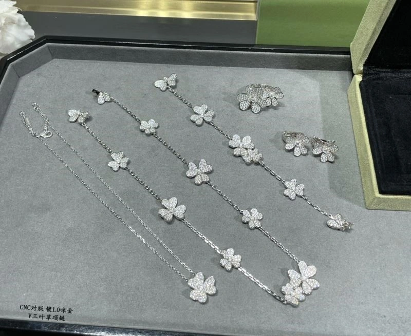 Seasonal Vca Necklaces 254308