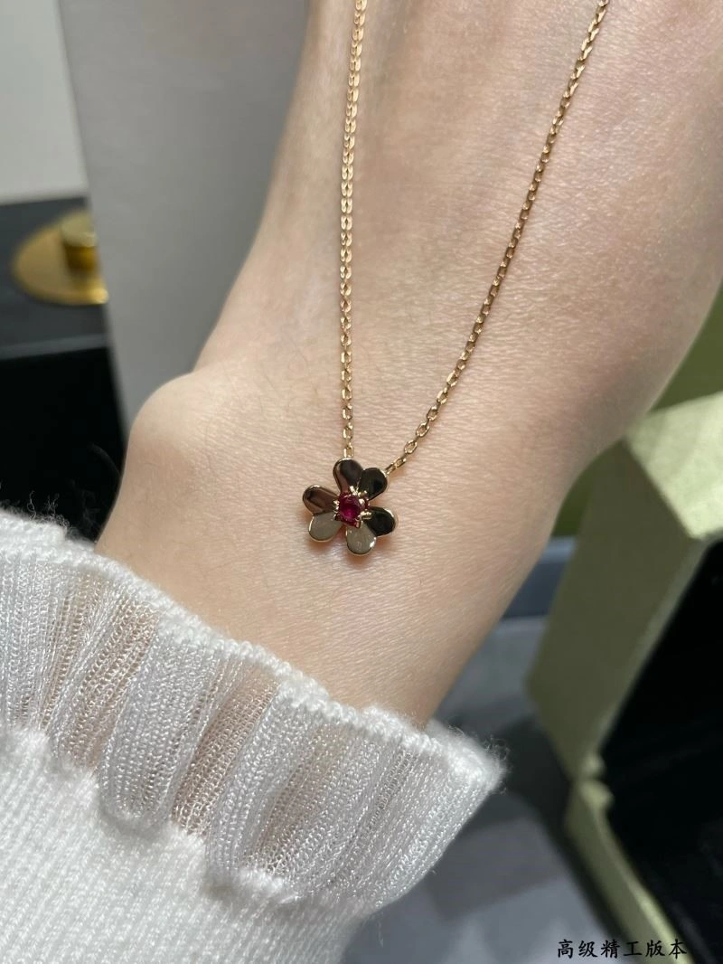 Sophisticated Vca Necklaces 254296