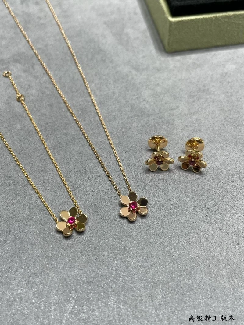 Sophisticated Vca Necklaces 254296