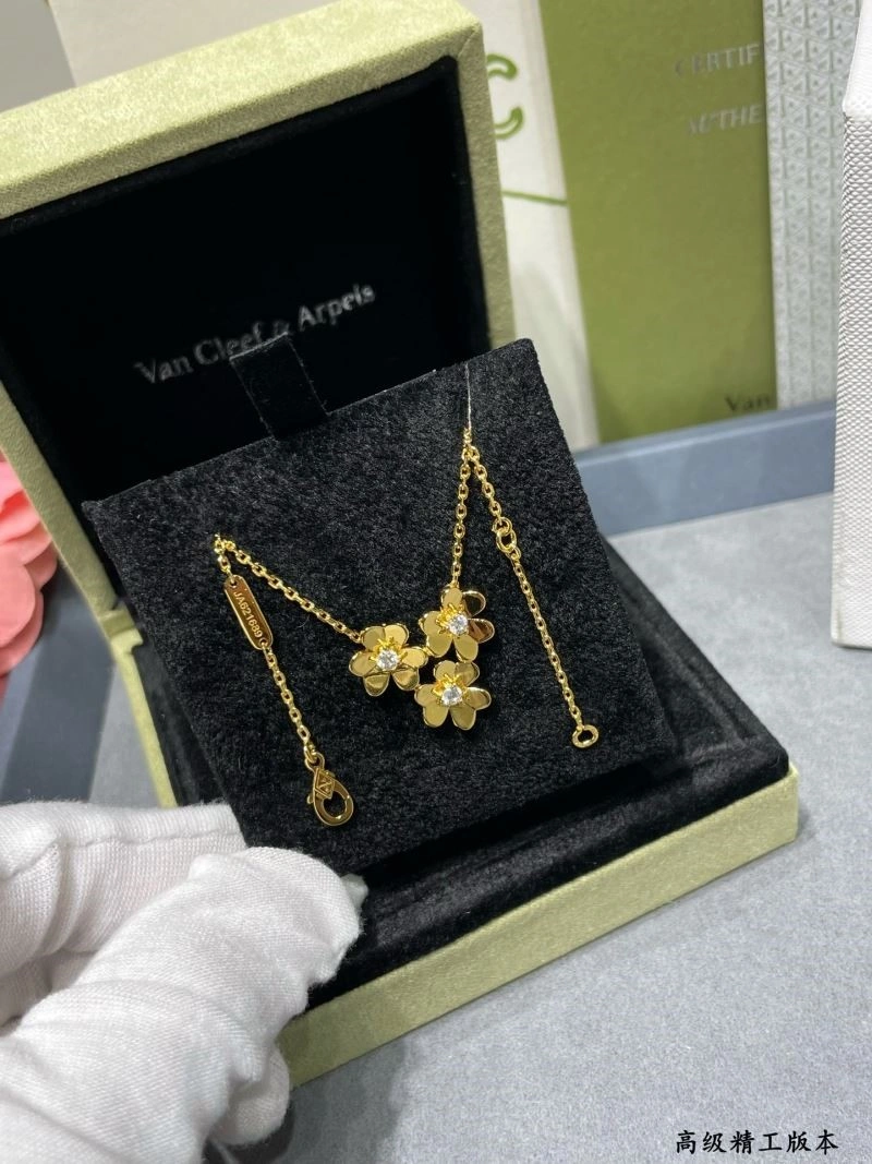 FreshLook Vca Necklaces 254306