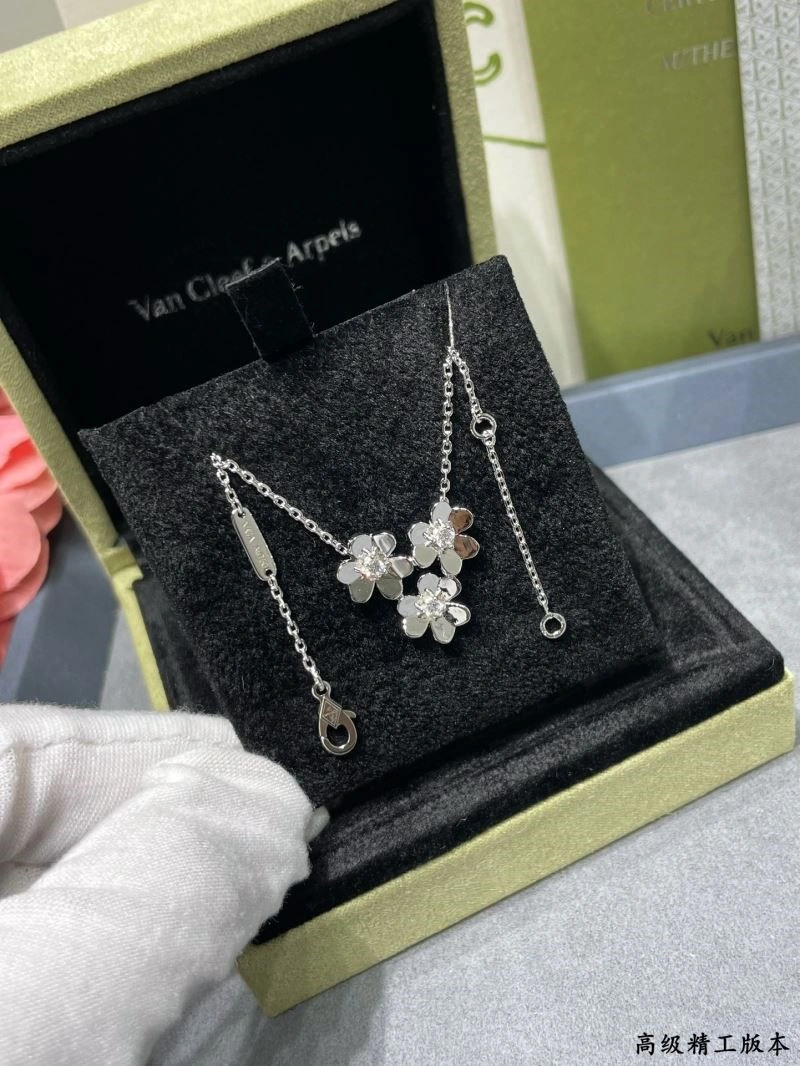 FreshLook Vca Necklaces 254306