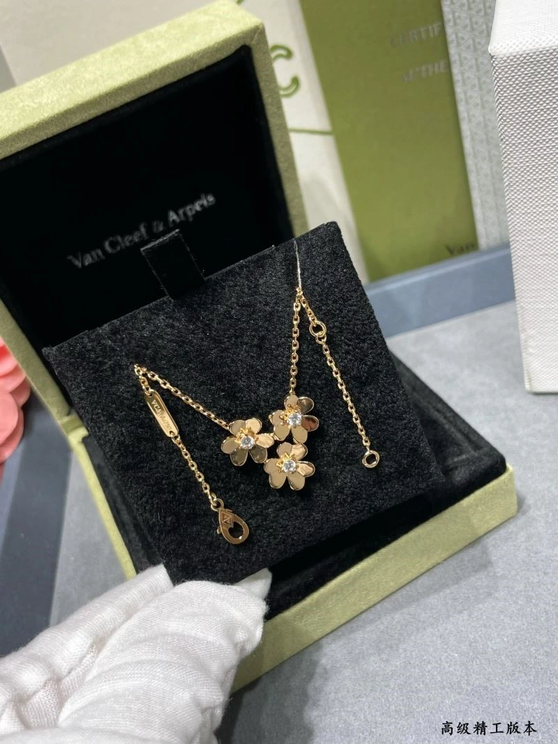 FreshLook Vca Necklaces 254306