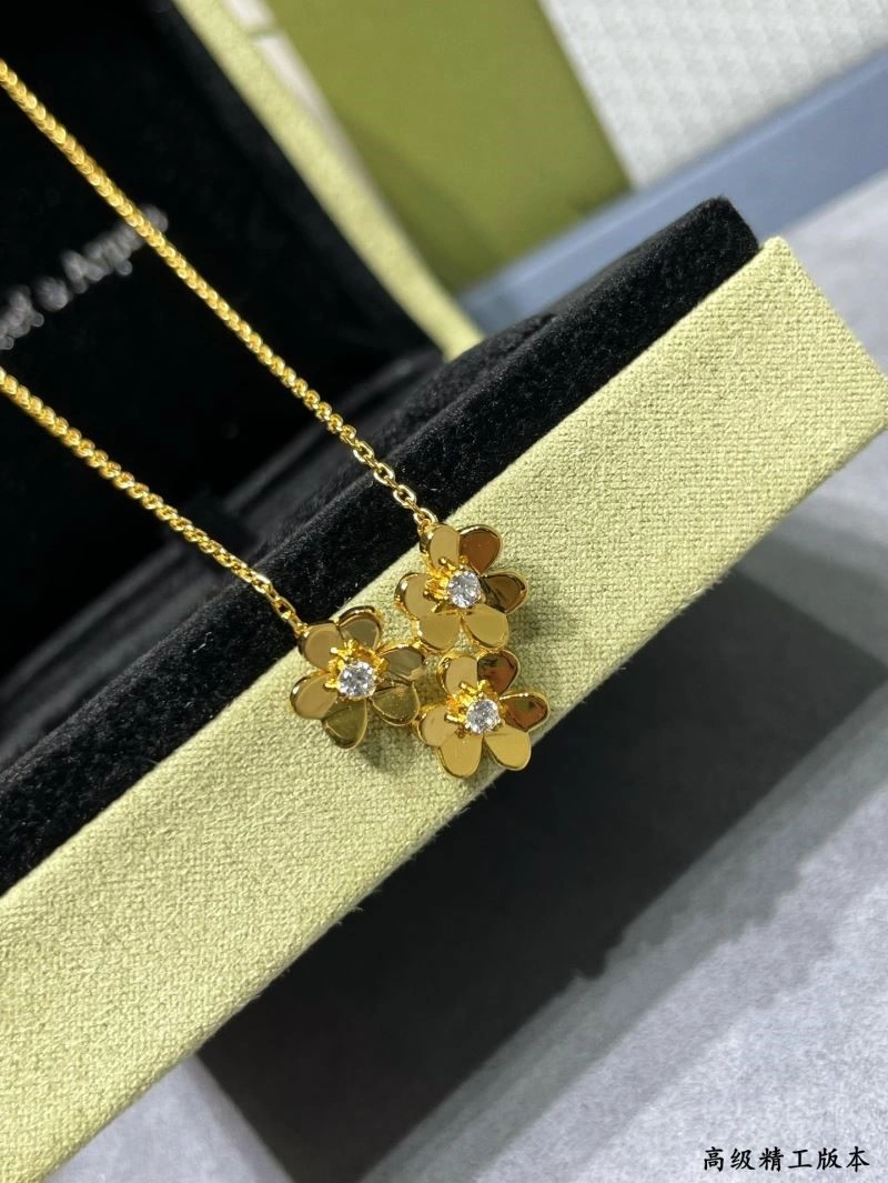 FreshLook Vca Necklaces 254306