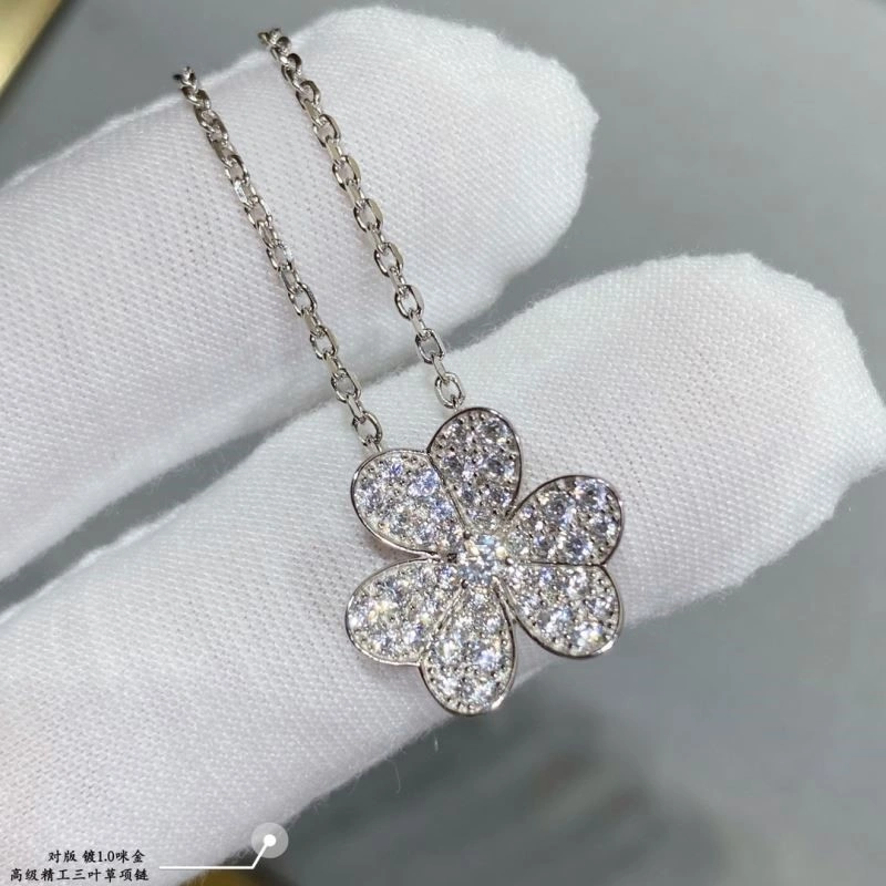 Cozy Vca Necklaces 254310