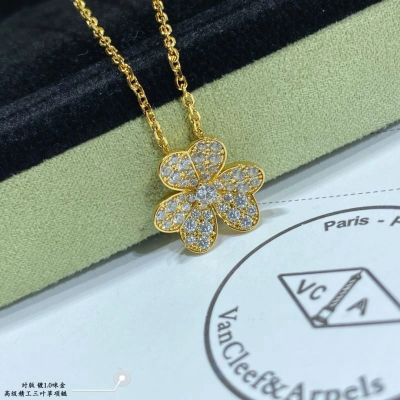 Cozy Vca Necklaces 254310