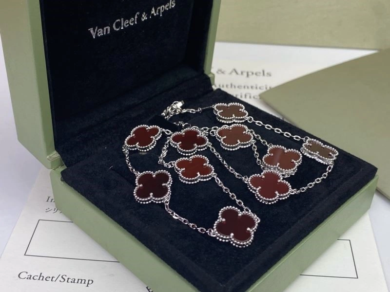 Sporty Vca Necklaces 254255