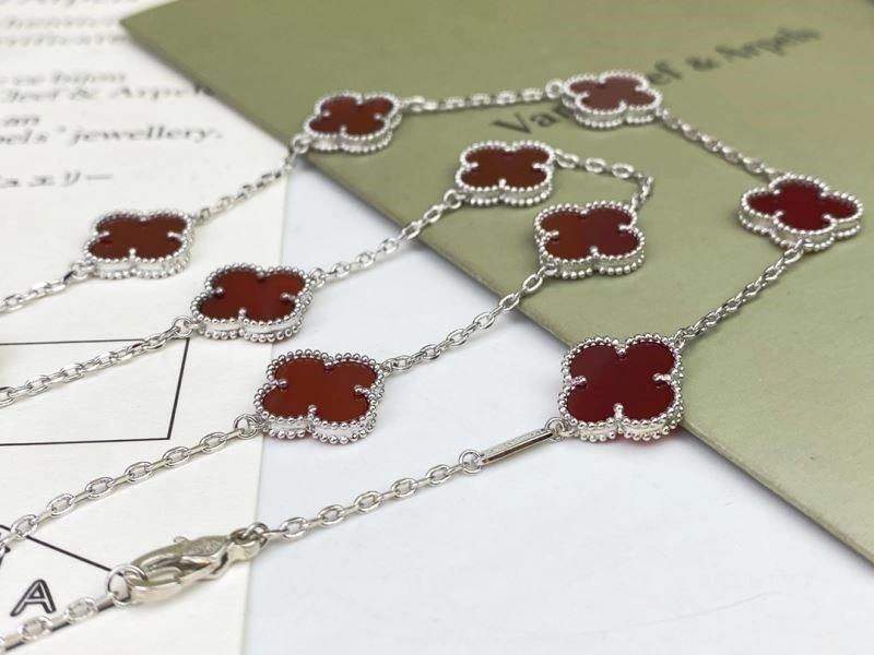 Sporty Vca Necklaces 254255