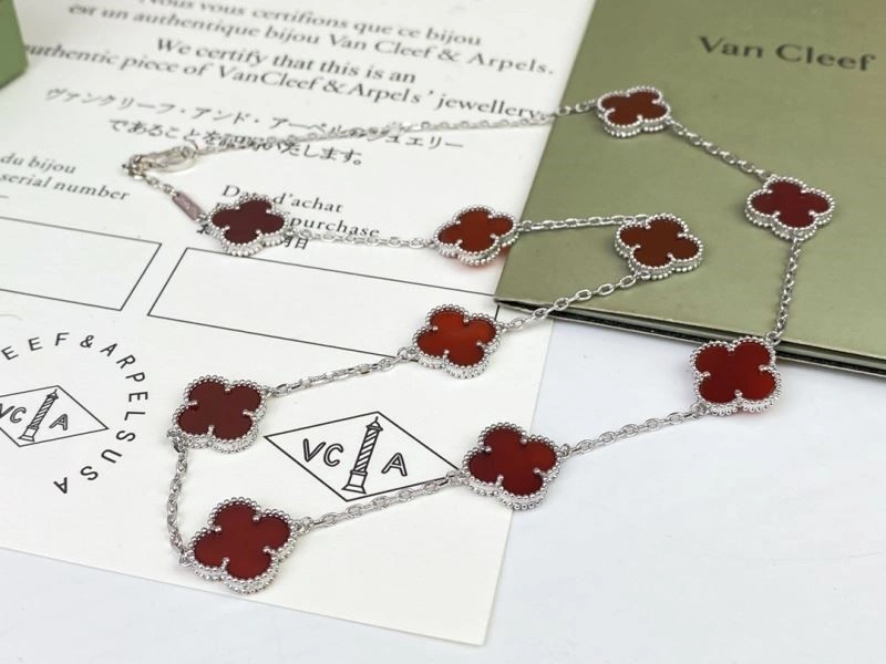 Sporty Vca Necklaces 254255