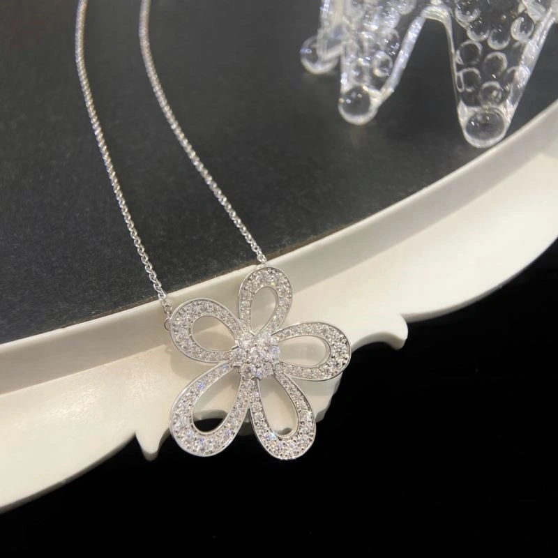 Vca Necklaces Sophisticated 254192