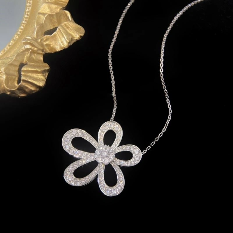 Vca Necklaces Sophisticated 254192