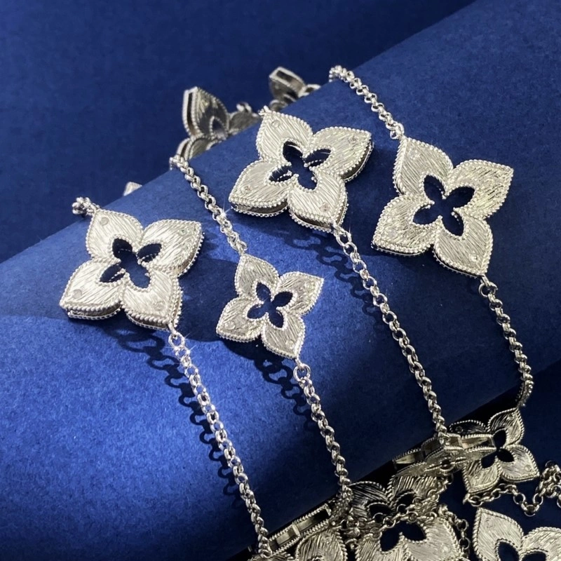 Functional Vca Necklaces 254060