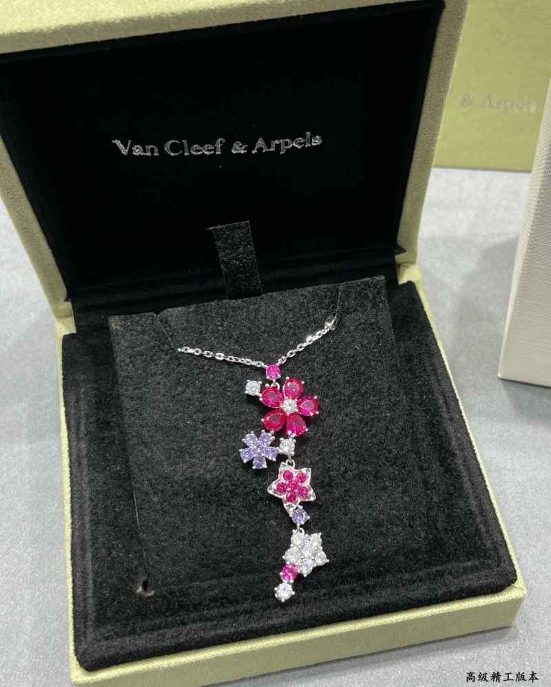 SmoothTexture Vca Necklaces 254053