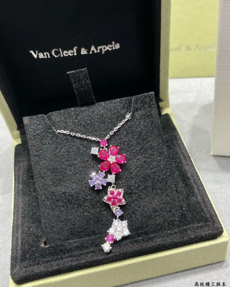 SmoothTexture Vca Necklaces 254053
