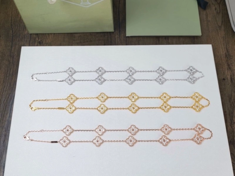 Lightweight Vca Necklaces 254035