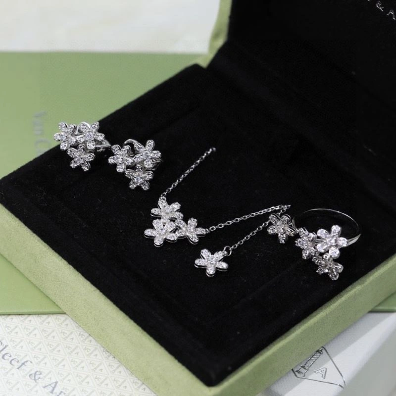 Minimalist Vca Rings 255411