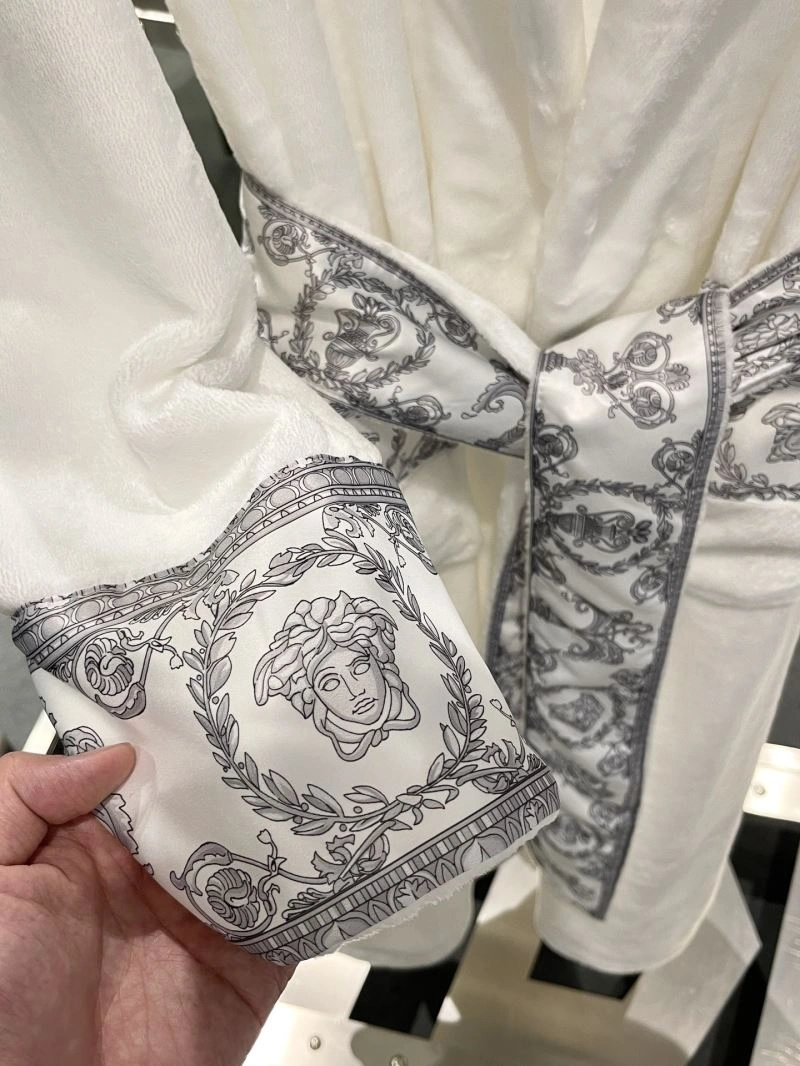 Breathable Versace Bathrobe 255699