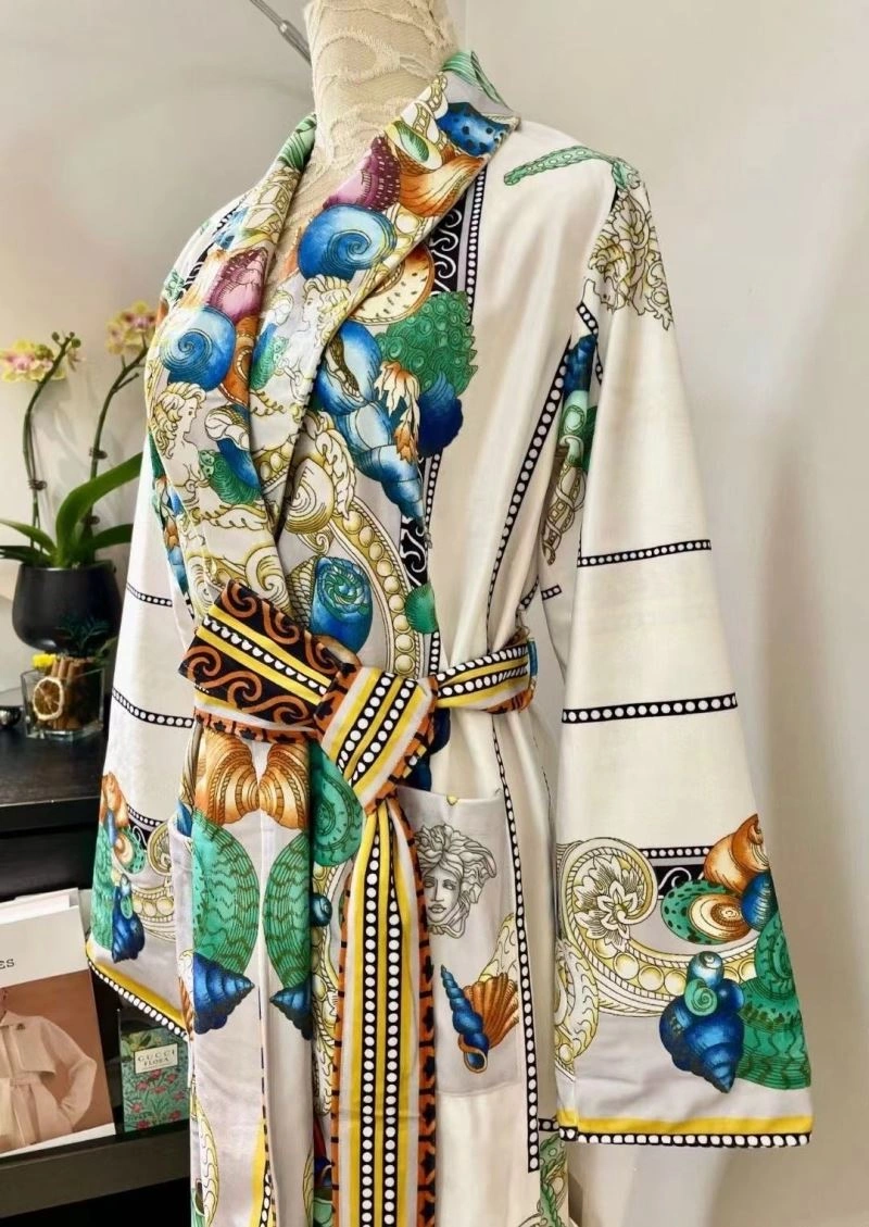 Efficient Versace Bathrobe 255690