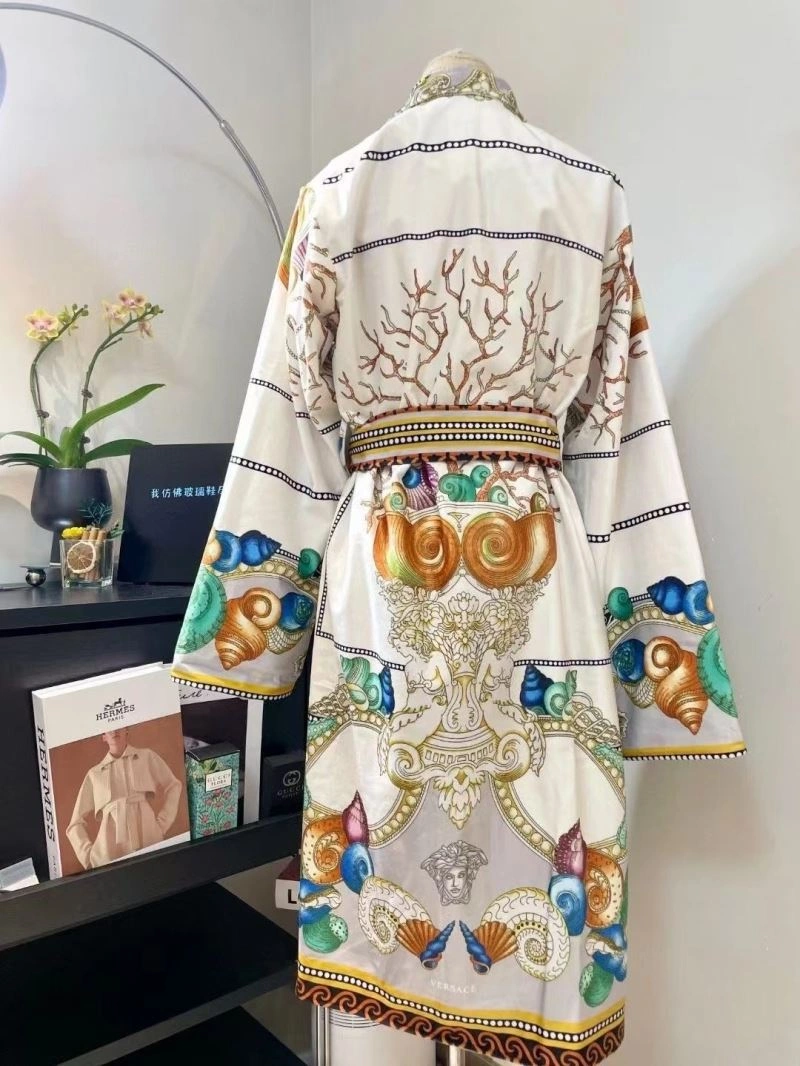 Efficient Versace Bathrobe 255690