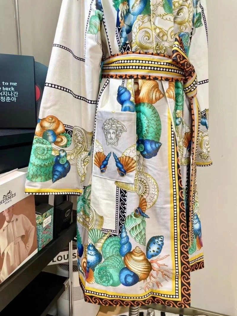 Efficient Versace Bathrobe 255690