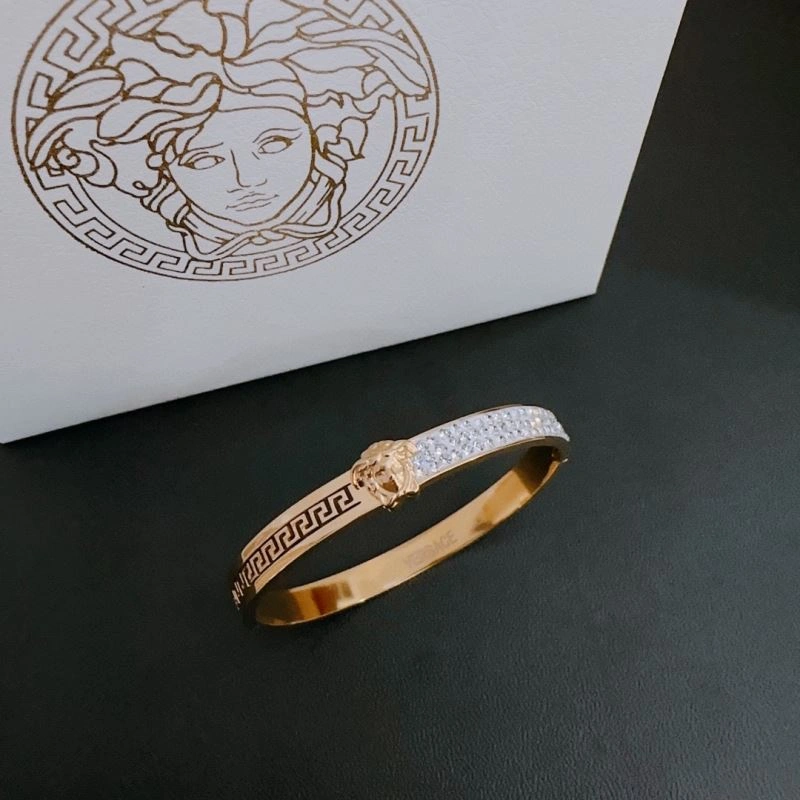 Elegant Versace Bracelets 213189