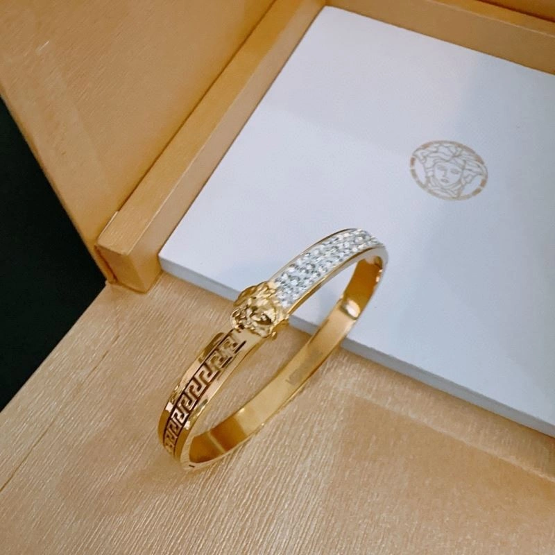 Elegant Versace Bracelets 213189