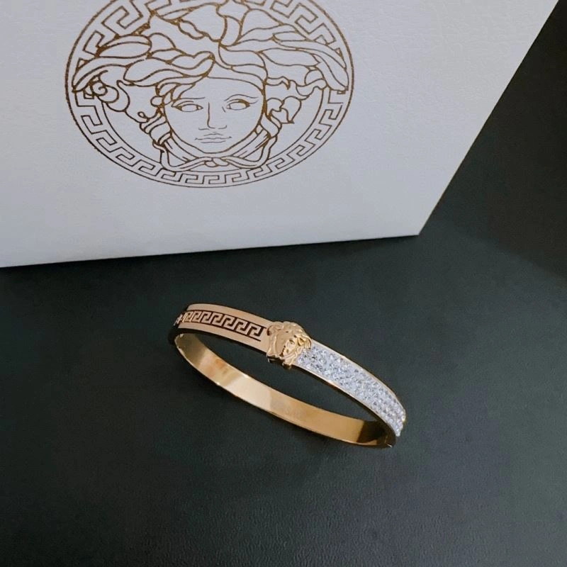 Elegant Versace Bracelets 213189
