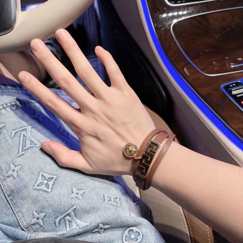 Premium Versace Bracelets 211623