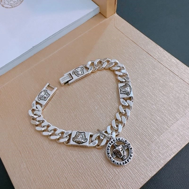 Stylish Versace Bracelets 209625