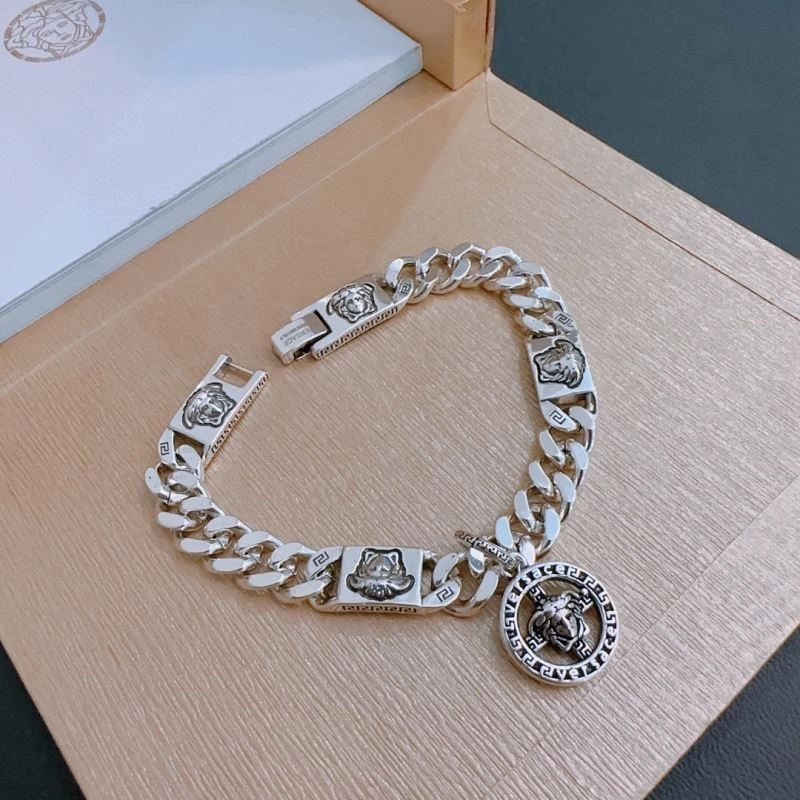 Stylish Versace Bracelets 209625